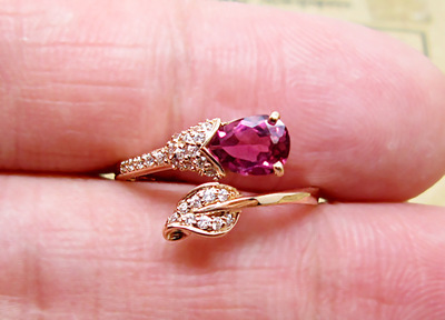 18K玫瑰金鑲嵌天然碧璽戒指 5*7優(yōu)質(zhì)玫紅女戒，K金珠寶首飾批發(fā)新焦點(diǎn)